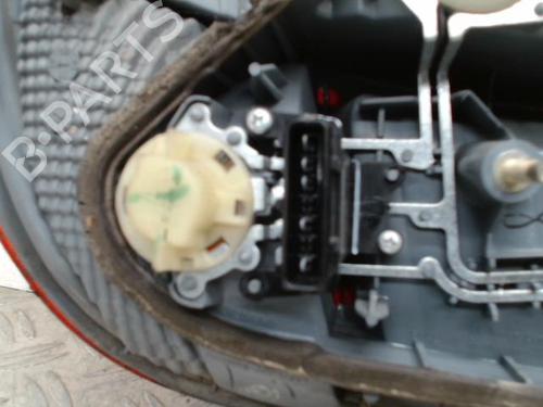 Używane Lampa tylna prawa TOYOTA YARIS (_P1_) 1.0 (SCP10_, SCP10R) (65 hp) 28348833