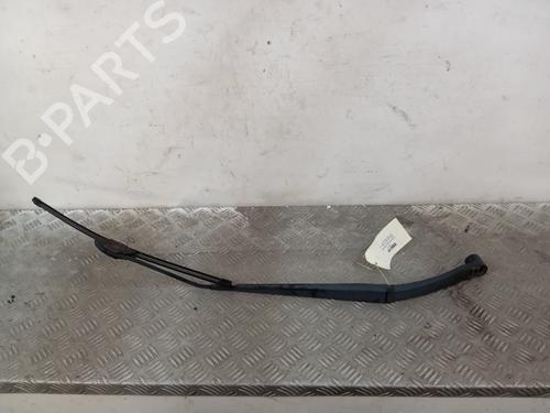 Used Front windshield wiper arm RENAULT KADJAR (HA_, HL_) 1.6 dCi 130 (HLA4) (130 hp) 28346117