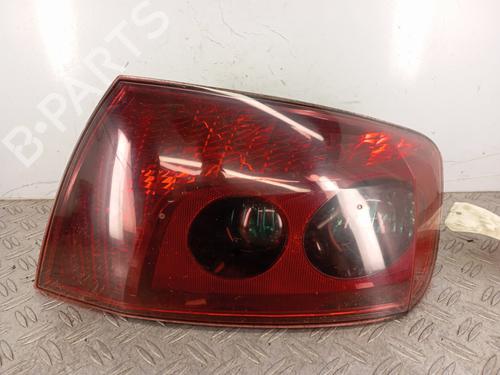 Used Right taillight PEUGEOT 407 (6D_) 2.0 HDi 135 (6DRHRH, 6DRHRE, 6DRHRG, 6DRHRJ) (136 hp) 31332905