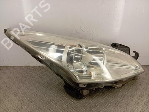 Used Right headlight PEUGEOT 5008 (0U_, 0E_) 1.6 HDi (110 hp) 31907751