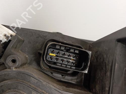 Right headlight PEUGEOT 308 II (LB_, LP_, LW_, LH_, L3_) 2.0 BlueHDi 150 | BP29915420C29