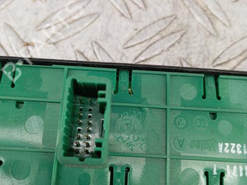 Used Left front window switch Left front window switch RENAULT MEGANE III Hatchback (BZ0/1_, B3_) 1.5 dCi (BZ0C) (90 hp) 33606996 33606996