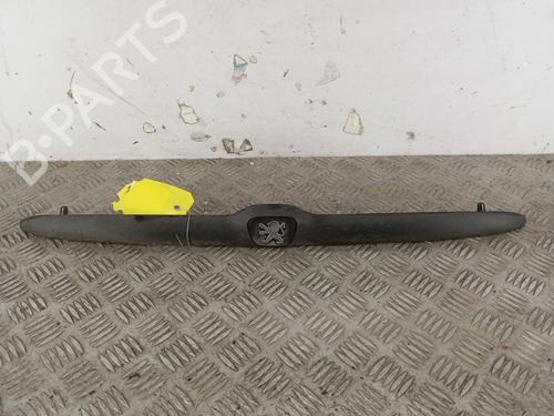 Used Tailgate trim PEUGEOT 206 Hatchback (2A/C) 1.4 i (75 hp) 32855513