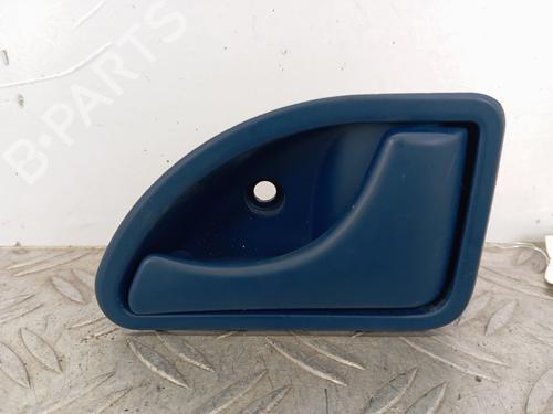 Używane Klamka wewnętrzna drzwi przednich prawych RENAULT TWINGO I (C06_) 1.2 (C066, C068) (58 hp) 29956946