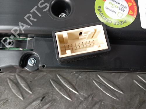 Used Instrument cluster Instrument cluster PEUGEOT 2008 II (UD_, US_, UY_, UJ_, UR_, UC_) 1.2 PureTech 130 (USHNS, URHNS) (130 hp) 28339899 28339899