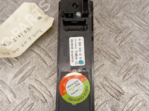 Used Left front window switch Left front window switch MERCEDES-BENZ SPRINTER 3-t Van (B906) 211 CDI (906.611, 906.613) (109 hp) 36168312 36168312