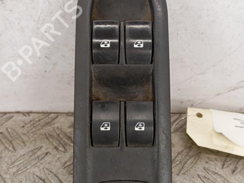 Used Left front window switch RENAULT SCÉNIC II (JM0/1_) 1.5 dCi (JM1E, JM16) (106 hp) 32095089