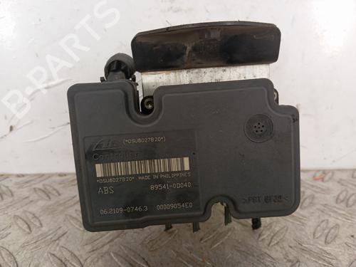 Módulo de ABS TOYOTA YARIS (_P9_) 1.4 D-4D (NLP90_, NLP90R) (90 hp) 32723302