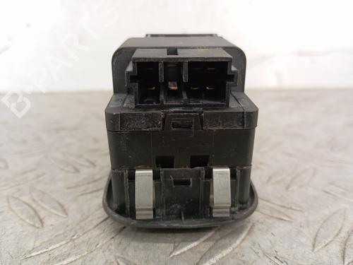 Used Left front window switch Left front window switch PEUGEOT 306 Break (7E, N3, N5) 2.0 HDI 90 (90 hp) 31070694 31070694