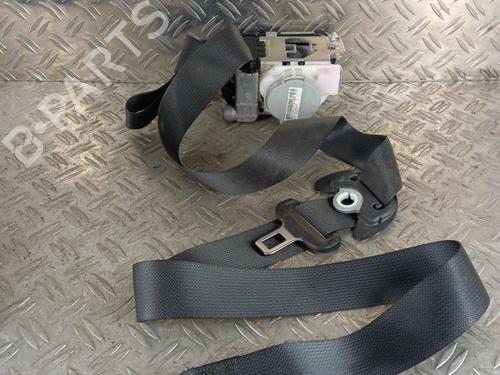 front-right-seatbelt-renault-kadjar-ha_-hl_-2015-31907708 main image