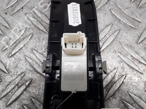Used Left rear window switch Left rear window switch PEUGEOT 3008 II SUV (MC_, MR_, MJ_, M4_) 2.0 BlueHDi 150 (MJAHXH, MJAHXV, MJAHXG, MJAHSH, MJAHRH,... (150 hp) 28339272 28339272