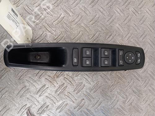 Used Left front window switch Left front window switch RENAULT SCÉNIC III (JZ0/1_) [2008-2016] 36221799 36221799