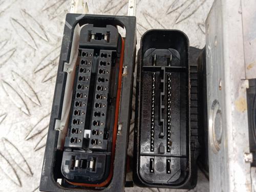 Used ABS pump ABS pump TOYOTA YARIS (_P9_) 1.4 D-4D (NLP90_, NLP90R) (90 hp) 32723302 32723302