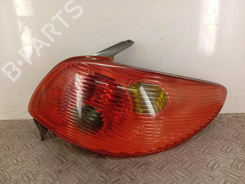 Højre baglygte PEUGEOT 206 Hatchback (2A/C) 1.4 i (75 hp) 28677411