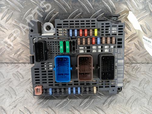Used Fuse box PEUGEOT 308 II (LB_, LP_, LW_, LH_, L3_) 1.6 BlueHDi 120 (120 hp) 32699779