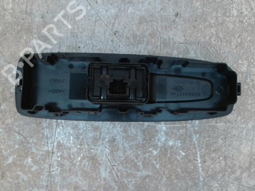 Used Right front window switch RENAULT MEGANE IV Hatchback (B9A/M/N_) 1.5 dCi 110 (B9A3) (110 hp) 28342463