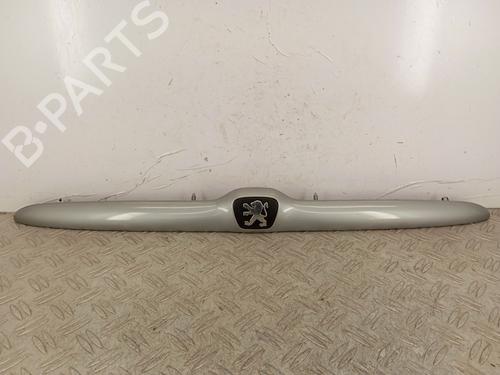 Used Tailgate trim PEUGEOT 206 Hatchback (2A/C) 1.4 i (75 hp) 30711879
