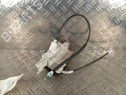 Serrure avant gauche PEUGEOT 407 (6D_) 2.0 HDi 135 (6DRHRH, 6DRHRE, 6DRHRG, 6DRHRJ) (136 hp) 31907726