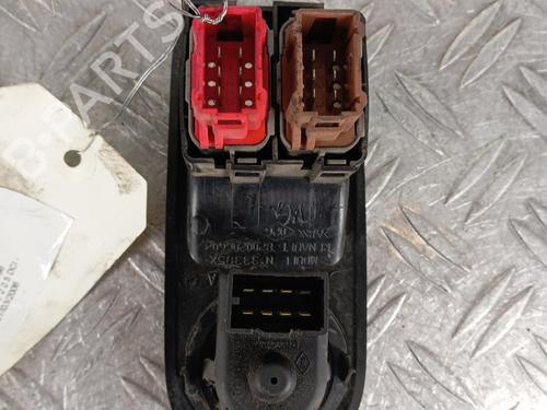 Used Left front window switch Left front window switch RENAULT MASTER II Van (FD) 2.5 dCi (FD02) (101 hp) 28348199 28348199