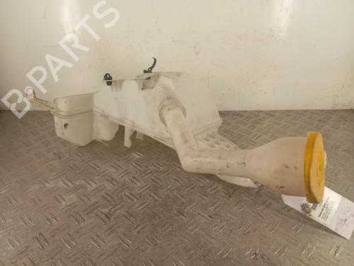 Used Windscreen washer tank RENAULT KADJAR (HA_, HL_) 1.2 TCe 130 (HLMR) (130 hp) 29630356