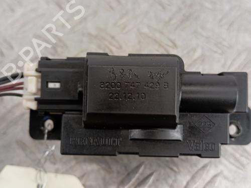 Used Tailgate lock Tailgate lock RENAULT TWINGO II (CN0_) 1.2 16V (CN04, CN0B) (75 hp) 31070698 31070698