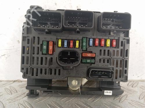 Used Fuse box Fuse box 38721677 38721677