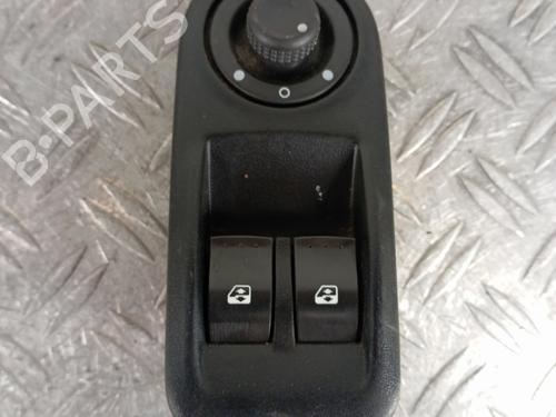 Used Left front window switch RENAULT MASTER II Van (FD) 2.5 dCi (FD02) (101 hp) 28348199