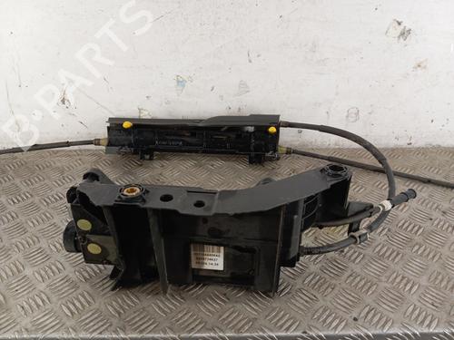 Used Electric handbrake RENAULT SCÉNIC II (JM0/1_) 1.5 dCi (JM1E, JM16) (106 hp) 31907759