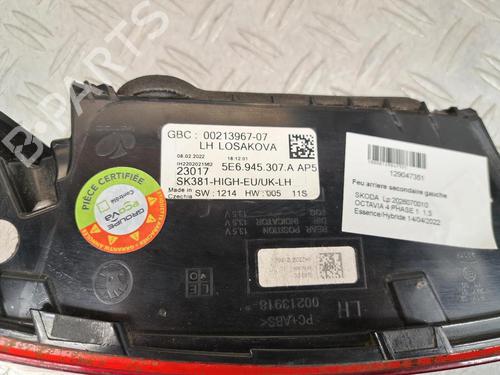 left-tailgate-light-skoda-octavia-iv-nx3-nn3-pv3-2020-37875023 main image