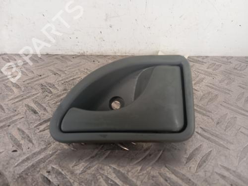 Høyre foran invendig håndtak RENAULT TWINGO I (C06_) 1.2 16V (C060) (60 hp) 29570396