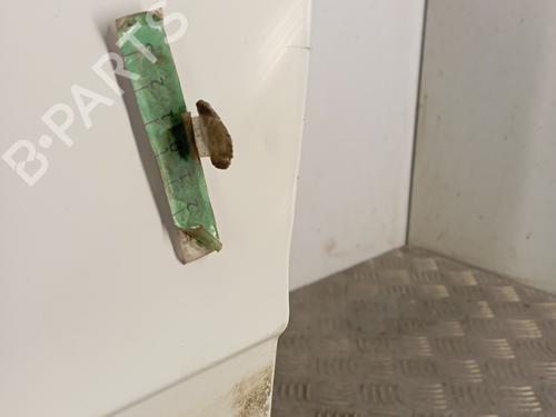 Used Left front door Left front door 33213427 33213427