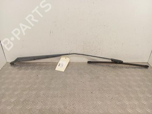 Used Front windshield wiper arm RENAULT CLIO III (BR0/1, CR0/1) 1.5 dCi (C/BR0G, C/BR1G) (68 hp) 28338458