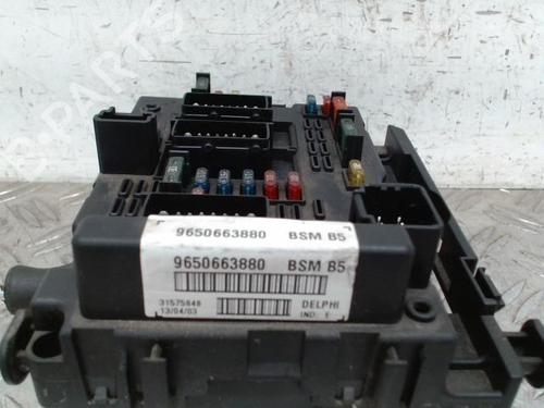 Boîte à Fusibles PEUGEOT 307 Break (3E) 2.0 HDI 110 (107 hp) 28340545