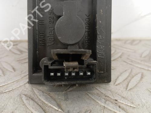 Used Lamp holder Lamp holder PEUGEOT EXPERT (224_) 2.0 HDI 16V (109 hp) 30515977 30515977