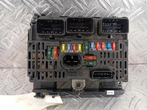Used Fuse box Fuse box PEUGEOT 407 (6D_) 2.0 HDi 135 (6DRHRH, 6DRHRE, 6DRHRG, 6DRHRJ) (136 hp) 40439848 40439848
