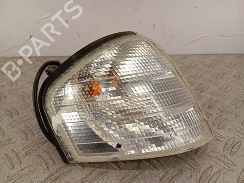 Used Right front indicator Right front indicator MERCEDES-BENZ C-CLASS (W202) C 220 D (202.121) (95 hp) 32318440 32318440