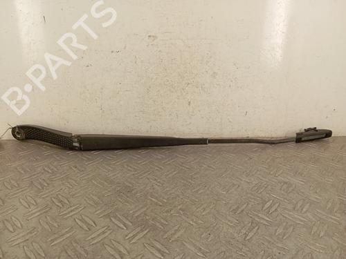 Used Front windshield wiper arm RENAULT CLIO III (BR0/1, CR0/1) 1.5 dCi (BR17, CR17) (86 hp) 28348203