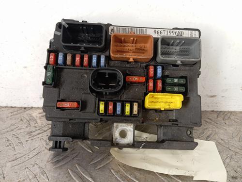 Used Fuse box CITROËN DS3 (SA_) 1.4 HDi 70 (SA8HP4) (68 hp) 28348245