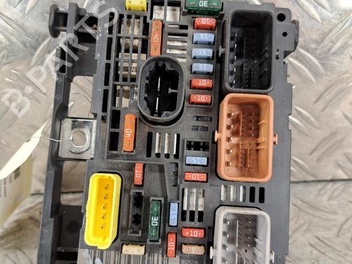 Used Fuse box Fuse box 37076635 37076635