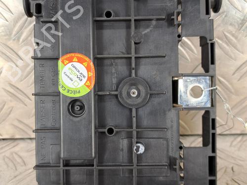 Used Fuse box Fuse box 37865796 37865796