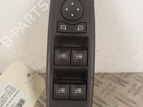 Used Left front window switch RENAULT MEGANE III Grandtour (KZ0/1) 1.5 dCi (KZ09, KZ0D, KZ1G, KZ29, KZ14, KZ1W, KZ10, KZ1F,... (110 hp) 29466383