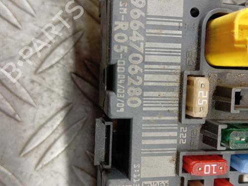 Fuse box PEUGEOT 308 SW I (4E_, 4H_) 1.6 HDi | BP28347986E1