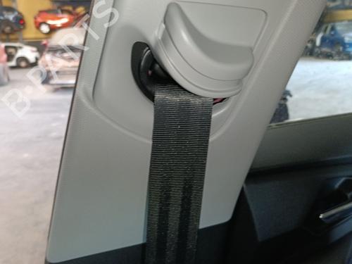 front-right-seatbelt-audi-a1-sportback-gba-2018-40293678 main image