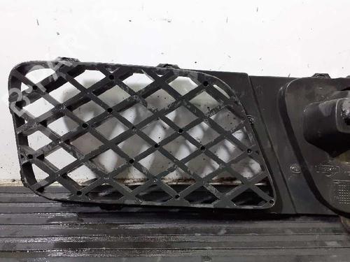 Grille NISSAN TERRANO II (R20)  | BP7246727C40 