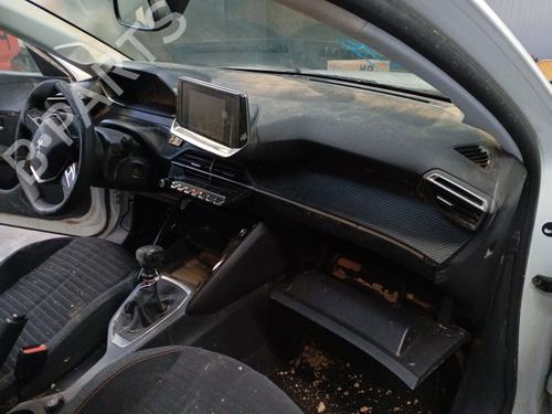 Used Dashboard PEUGEOT 208 II (UB_, UP_, UW_, UJ_) 1.5 BlueHDI 100 (102 hp) 31170164