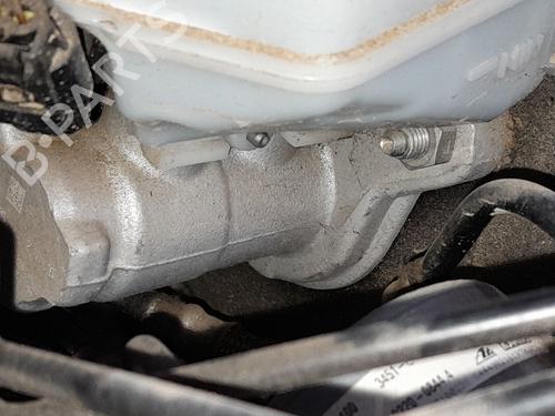 Used Brake master cylinder BMW 1 (F20) 116 d (116 hp) 24538751