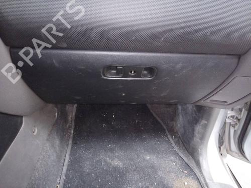 Used Glove box MITSUBISHI PAJERO III (V7_W, V6_W) 3.2 Di-D (V68W) (160 hp) 15217374