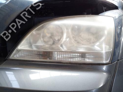 Used Left headlight KIA SORENTO I (JC) 2.5 CRDi 4WD (140 hp) 18485473
