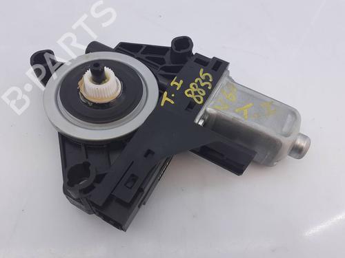 Used Left rear window motor VOLVO V60 I (155) D3 (136 hp) 8104323