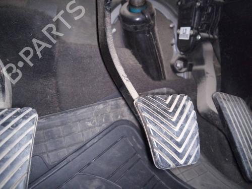 Used Break pedal KIA SPORTAGE II (JE_, KM_) 2.0 CRDi 4WD (140 hp) 8789250